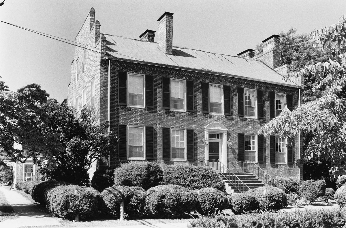 [Távé~rñ. Ph~ótó c~rédí~t: DHR~, cá 1996]